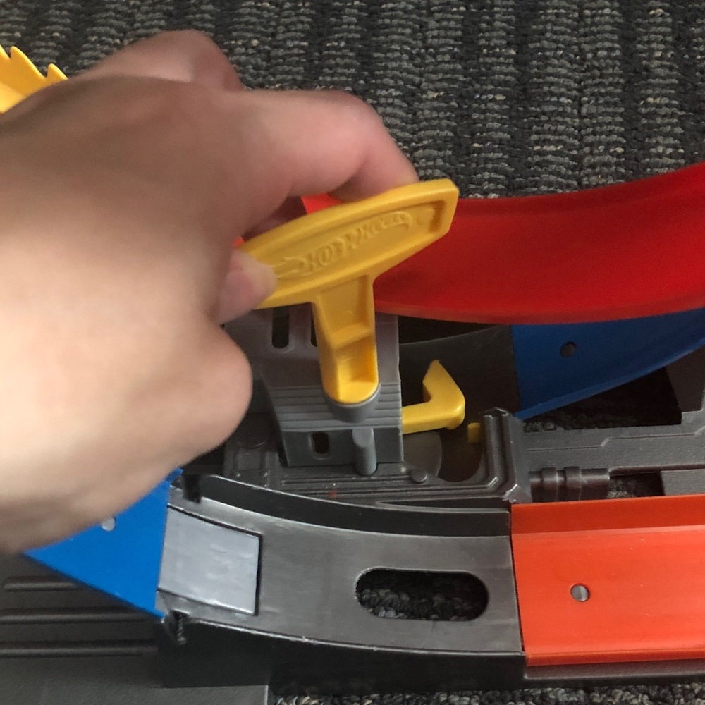 ๐ฆ
Hot Wheels Thrill Loop Launcher - Picture 7 of 10